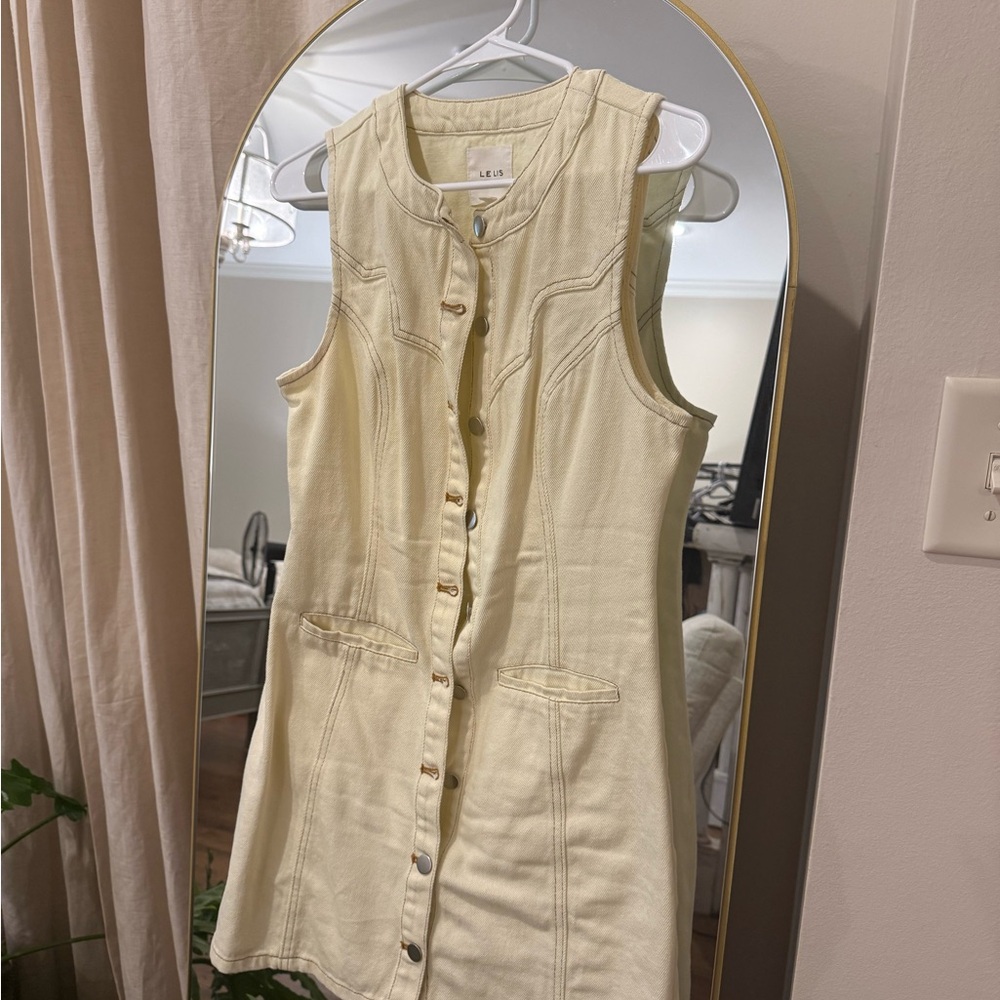 Le Lis Cream Sleeveless Mini Dress